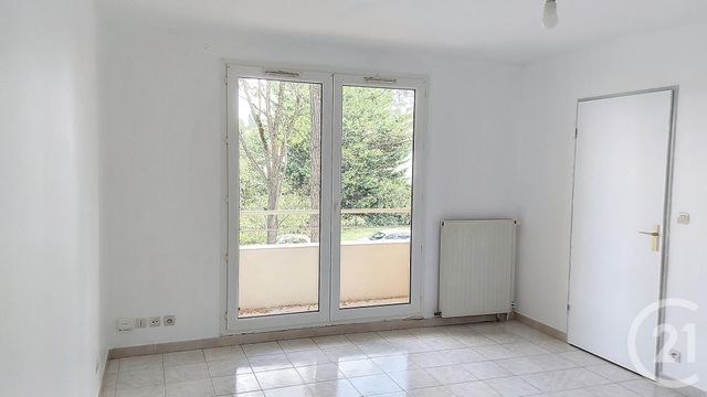 Appartement F2 à louer - 2 pièces - 41.73 m2 - NOISY LE GRAND - 93 - ILE-DE-FRANCE - Century 21 E.F.I.